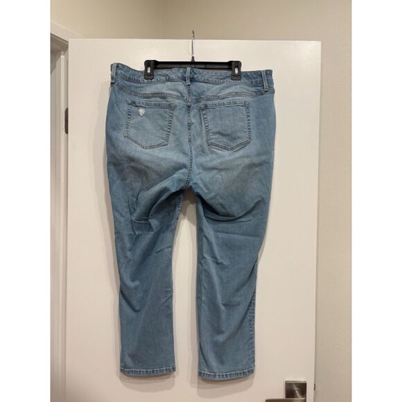 Torrid Boyfriend Straight Distressed Jeans 18 Short - EUC - Picture 2 of 11